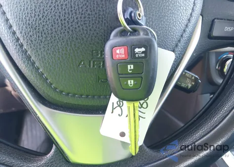 2015 Toyota Corolla Le Plus z USA, uszkodzony, nr VIN 5YFBURHE6FP337207